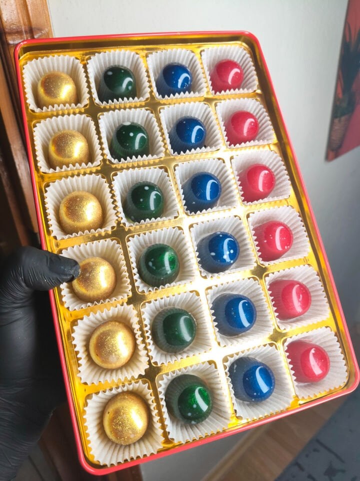 24'LÜ DOLGULU ÇİKOLATA KUTUSU